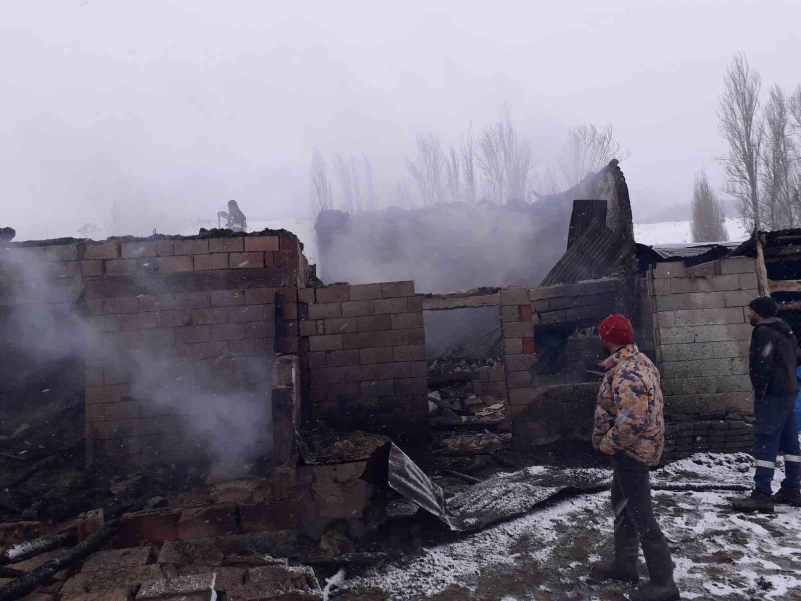 Mahallede korkutan yangın
