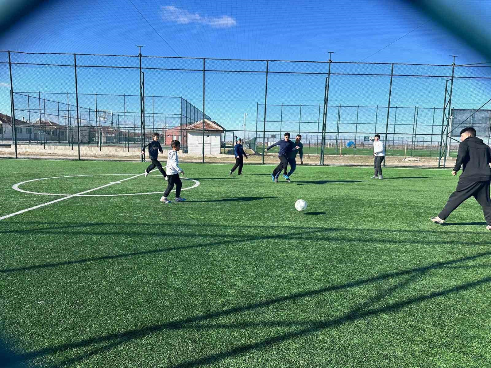 Mahmudiye’deki spor tesisleri hizmet veriyor
