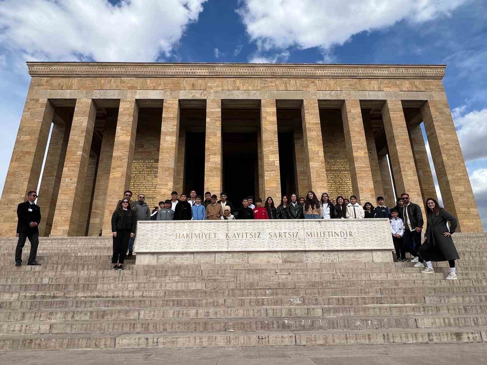 Mahmudiyeli öğrenciler "Kucak Dolusu Hayaller" projesiyle ilk kez Ankara’ya gitti
