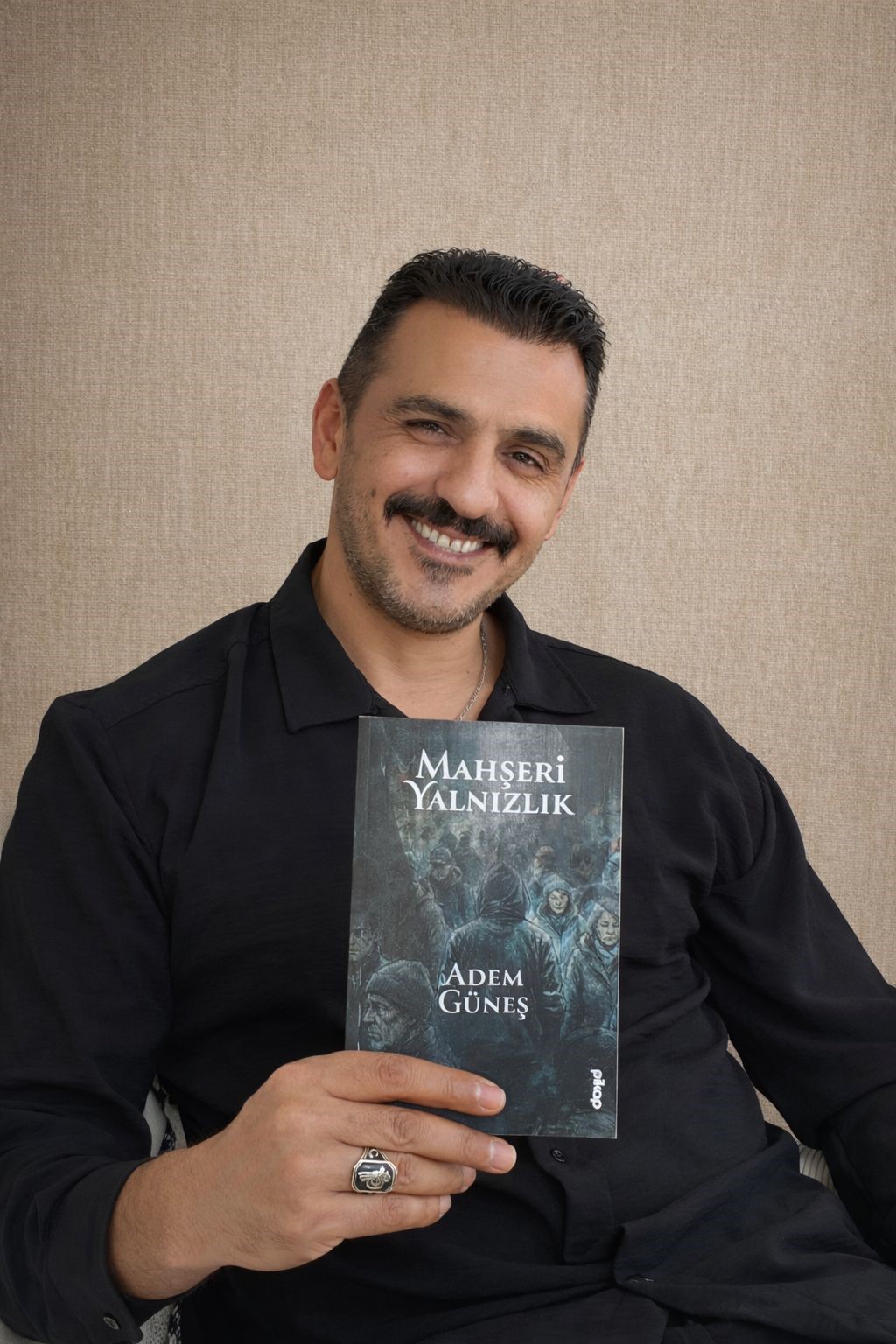 Mahşeri yalnızlık, raflarda
