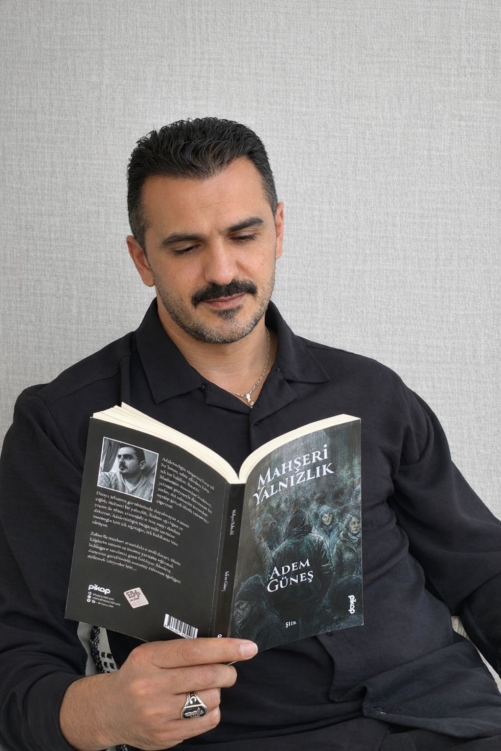 Mahşeri yalnızlık, raflarda
