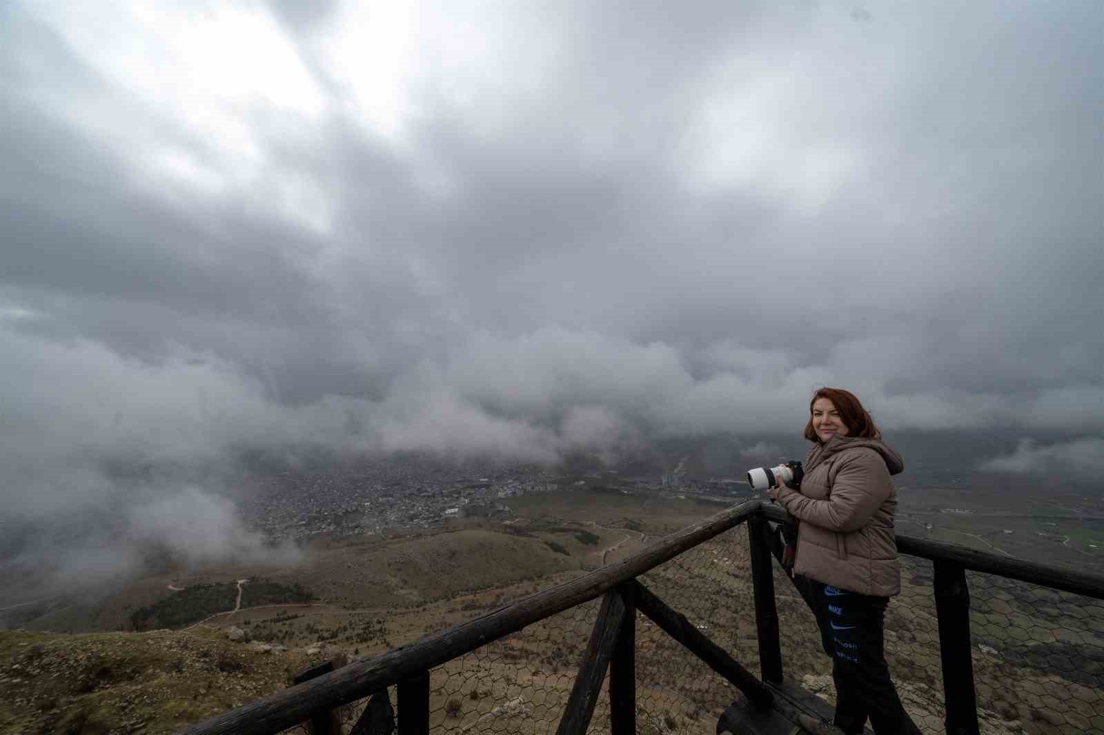 Makam Dağı’ndan sis altında kalan Ergani görüntülendi
Makam Dağı’ndan sis altında kalan Ergani görüntülendi