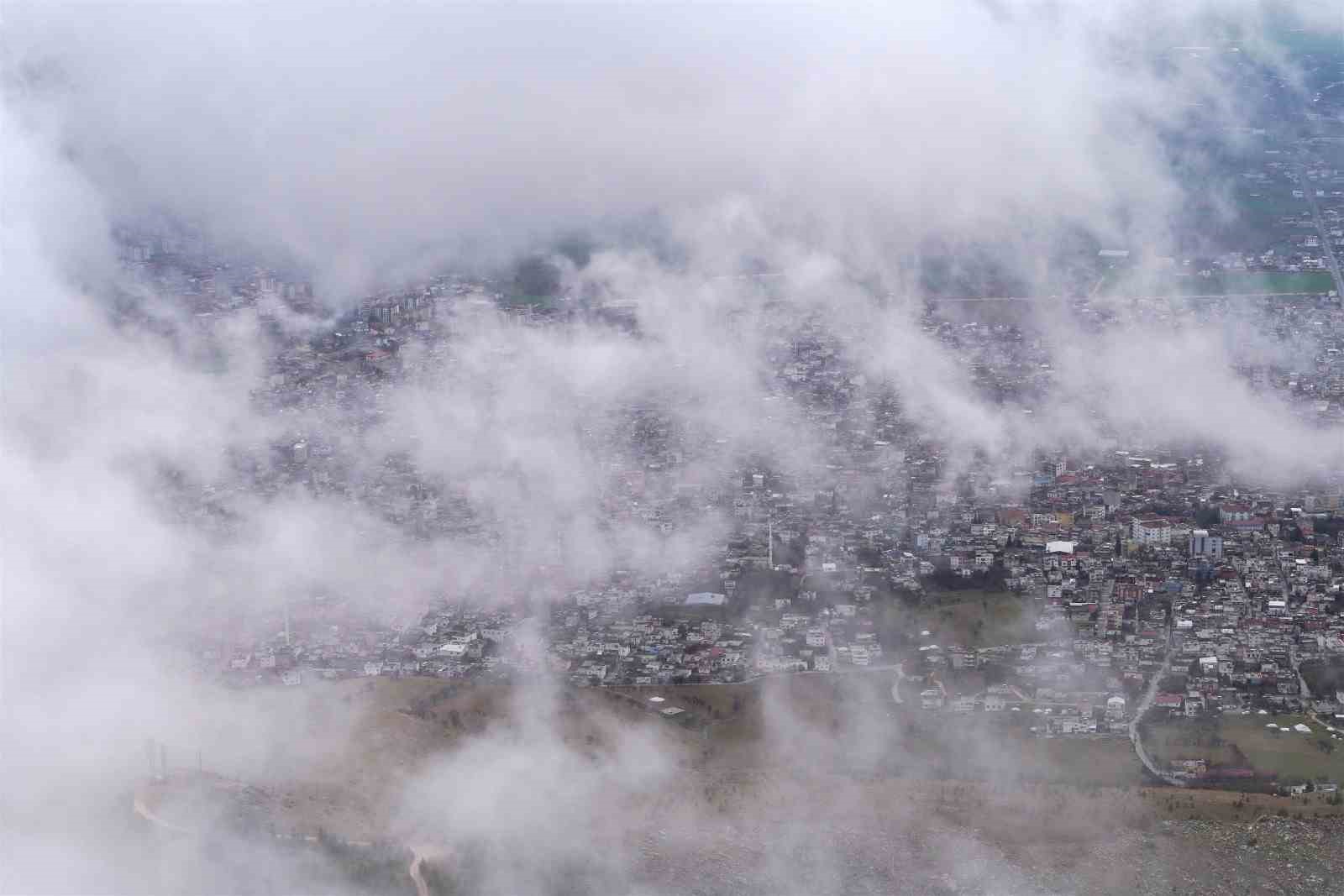 Makam Dağı’ndan sis altında kalan Ergani görüntülendi
Makam Dağı’ndan sis altında kalan Ergani görüntülendi
