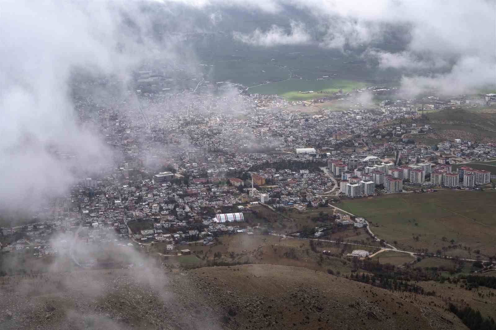 Makam Dağı’ndan sis altında kalan Ergani görüntülendi
Makam Dağı’ndan sis altında kalan Ergani görüntülendi