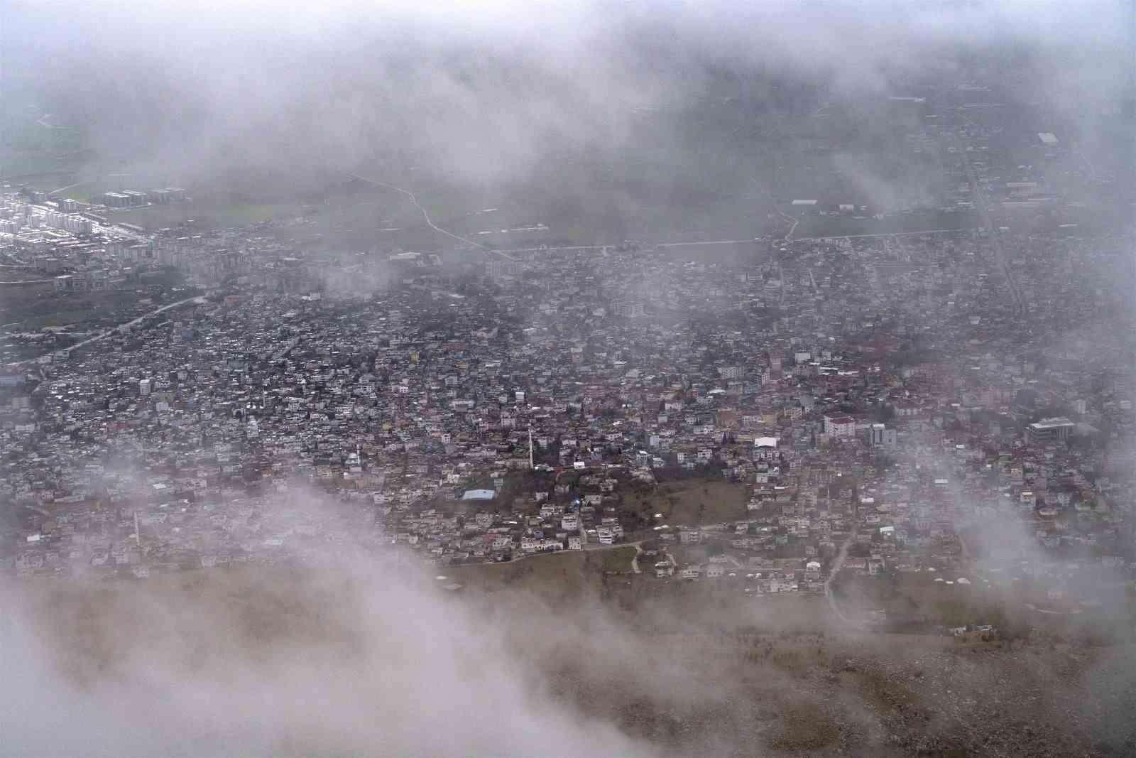 Makam Dağı’ndan sis altında kalan Ergani görüntülendi
Makam Dağı’ndan sis altında kalan Ergani görüntülendi