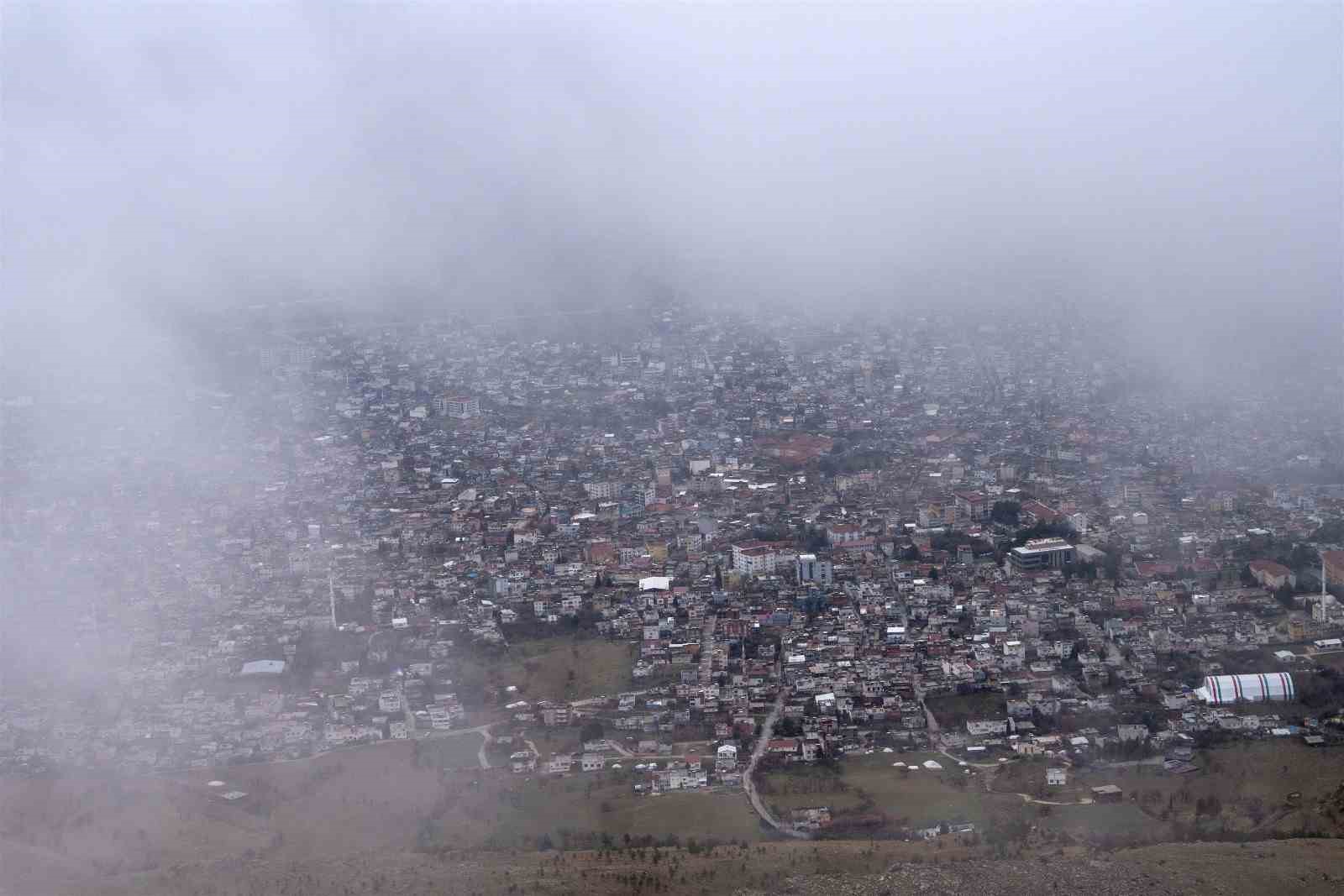 Makam Dağı’ndan sis altında kalan Ergani görüntülendi
Makam Dağı’ndan sis altında kalan Ergani görüntülendi