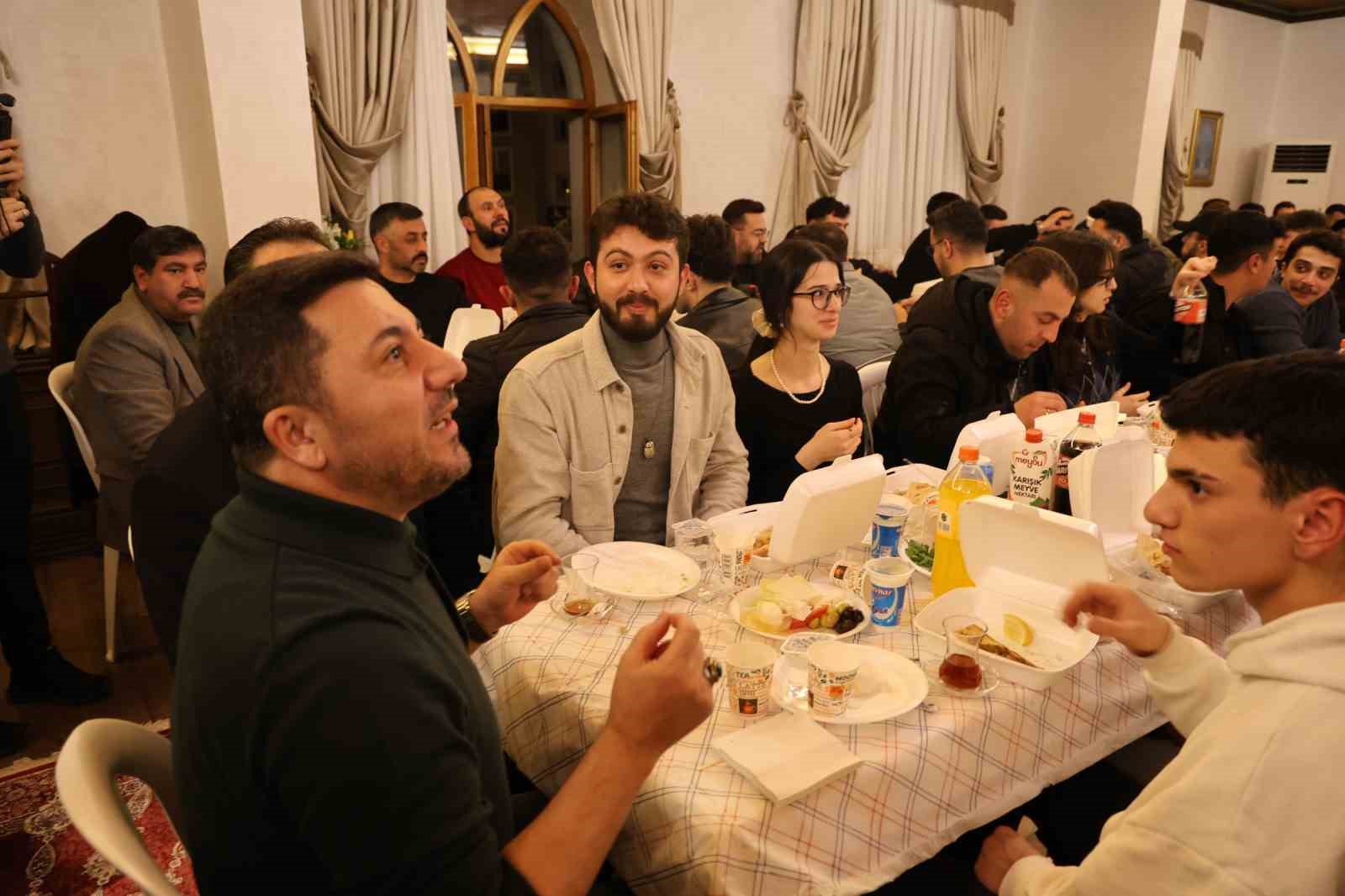Makam odasında sahur geleneği
Makam odasında sahur geleneği