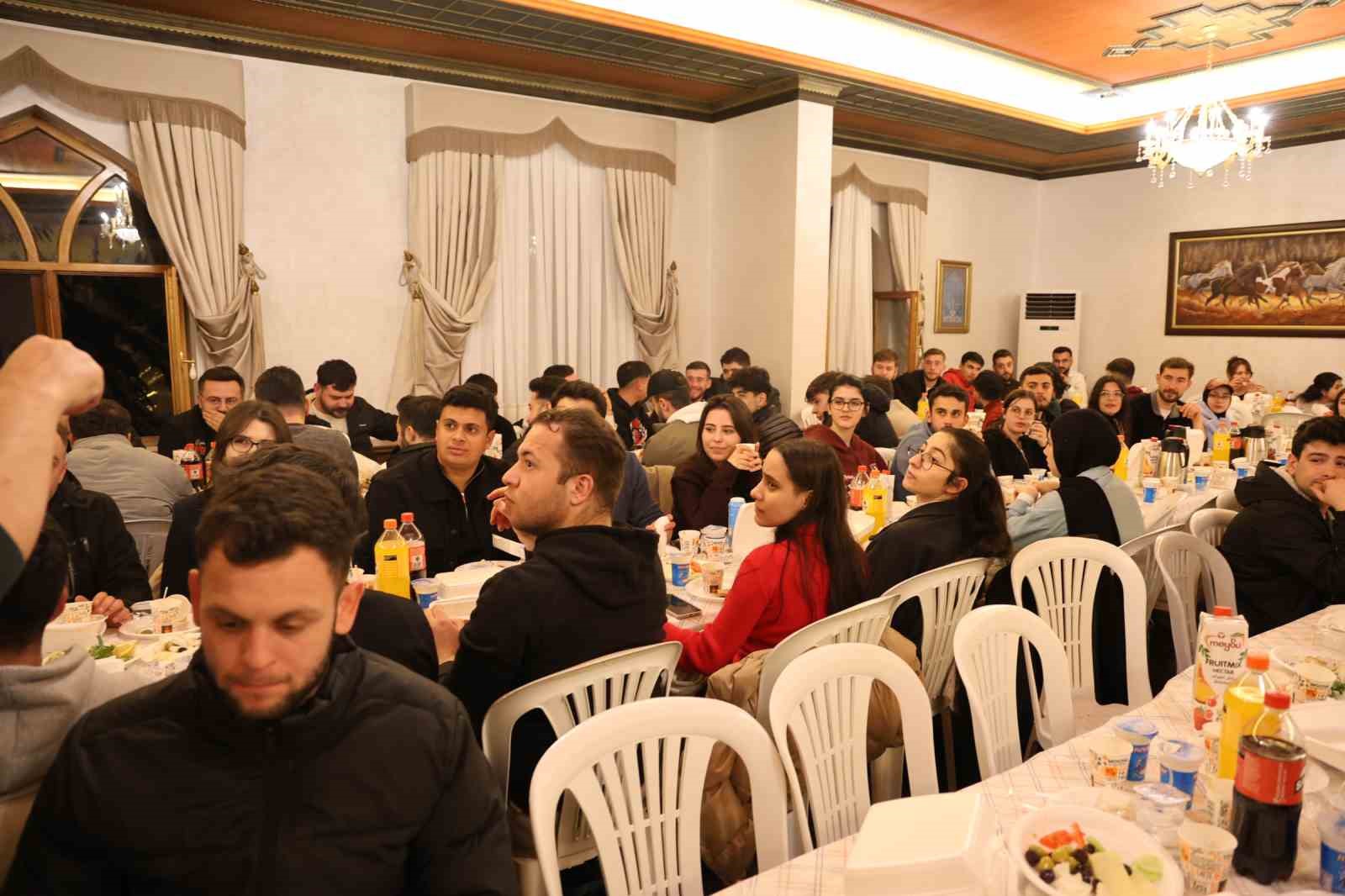 Makam odasında sahur geleneği
Makam odasında sahur geleneği