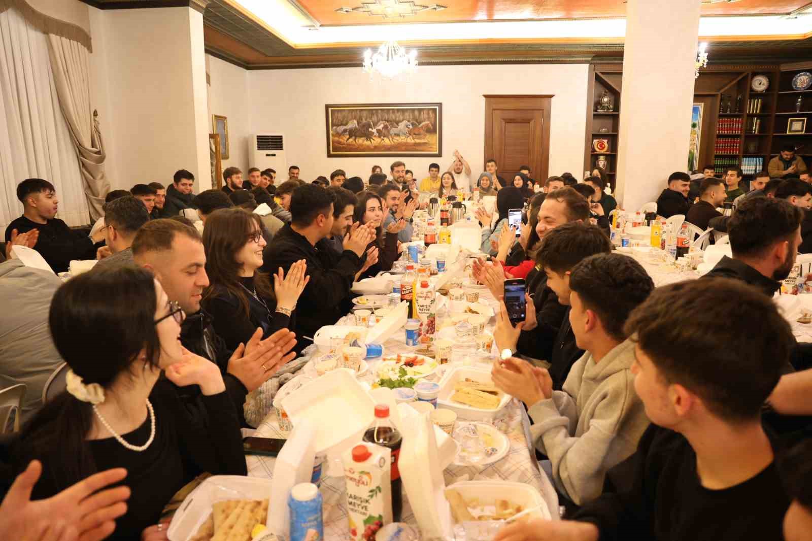 Makam odasında sahur geleneği
Makam odasında sahur geleneği