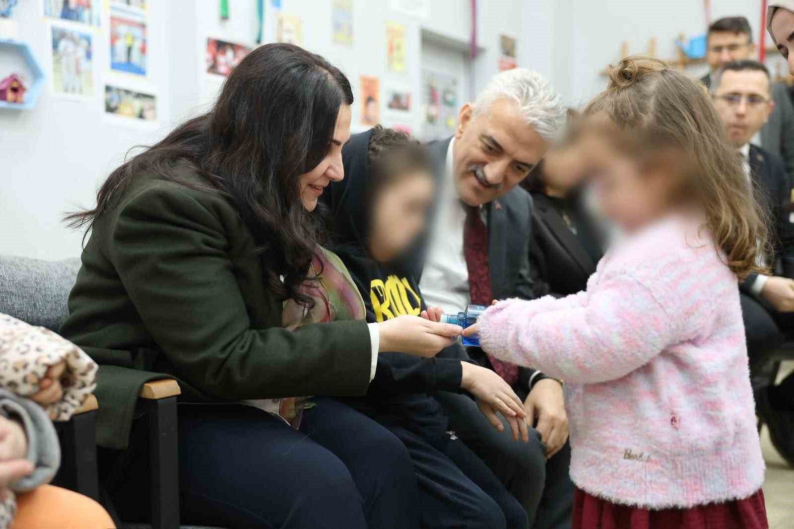 Makas ailesi sevgi evlerindeki çocuklarla bir araya geldi
