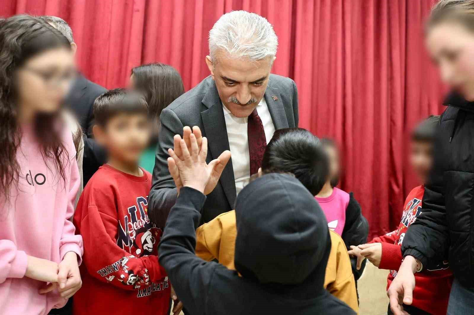 Makas ailesi sevgi evlerindeki çocuklarla bir araya geldi
