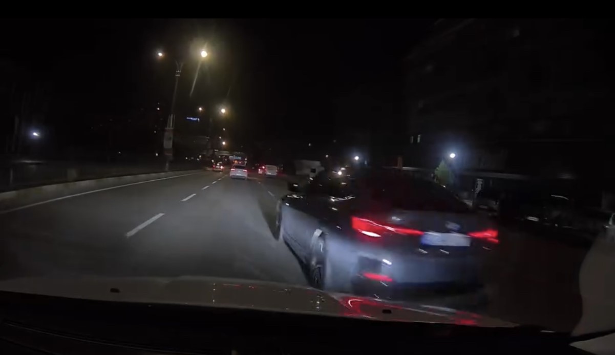 Makas atan araçlar kameraya yansıdı
