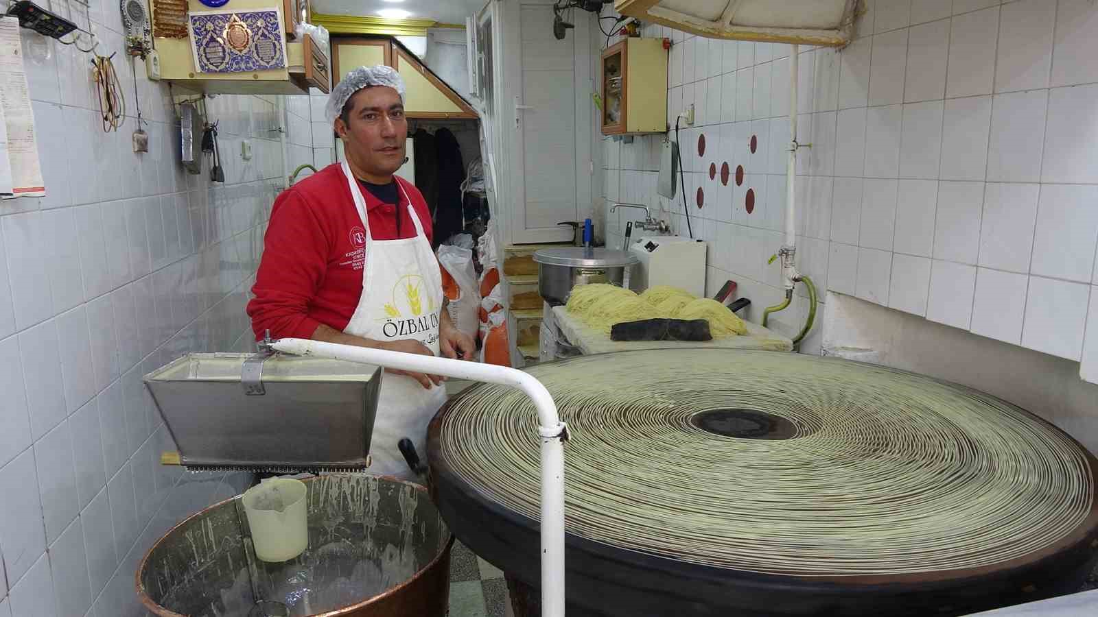 Makine üretimine karşı el dökümü kadayıf

