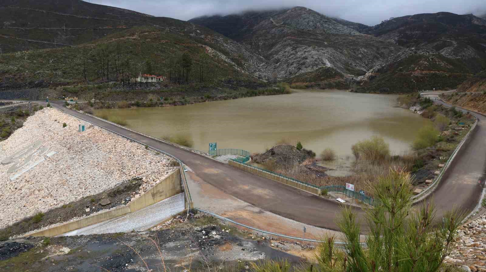 Maksimum seviyeye ulaşan Kozağaç Barajı’nda su tahliyesine başlandı
