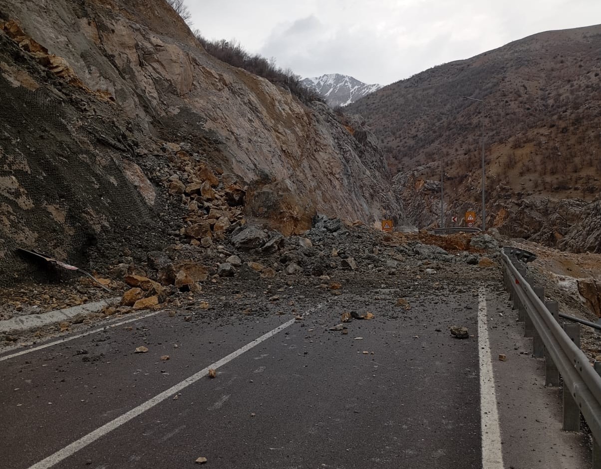 Malatya-Adıyaman yolunda heyelan
