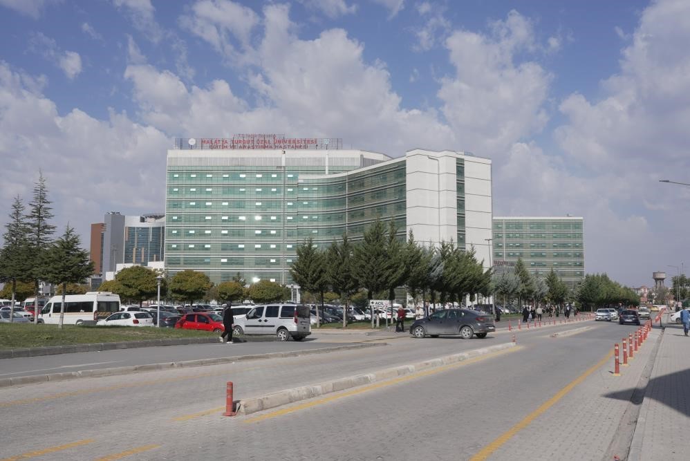 Malatya Eğitim ve Araştırma Hastanesi’ne bir günde 8 bin 500 hasta başvuruyor
Malatya Eğitim ve Araştırma Hastanesi’ne bir günde 8 bin 500 hasta başvuruyor