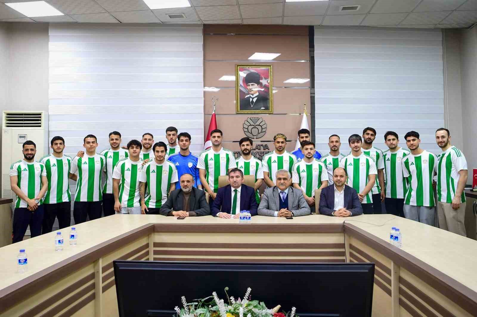Malatya Yeşilyurtspor’dan toplu imza töreni
Malatya Yeşilyurtspor’dan toplu imza töreni