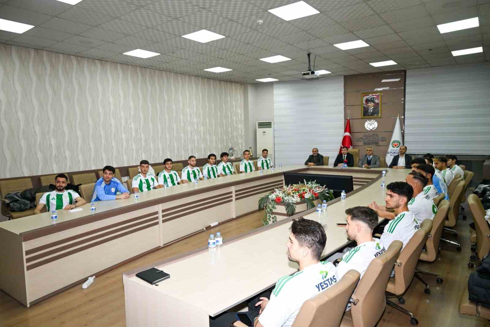 Malatya Yeşilyurtspor’dan toplu imza töreni
Malatya Yeşilyurtspor’dan toplu imza töreni