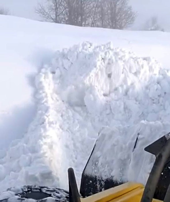 Malatya’da 1 buçuk metre karla mücadele kameralara yansıdı
