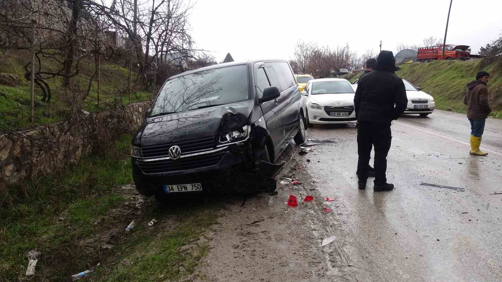 Malatya’da 5 araçlı zincirleme kaza: 4 yaralı
