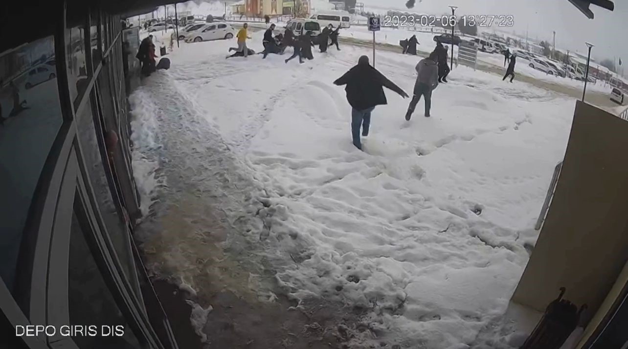 Malatya’da 7,6’lık depremin hastanedeki panik anları kamerada
