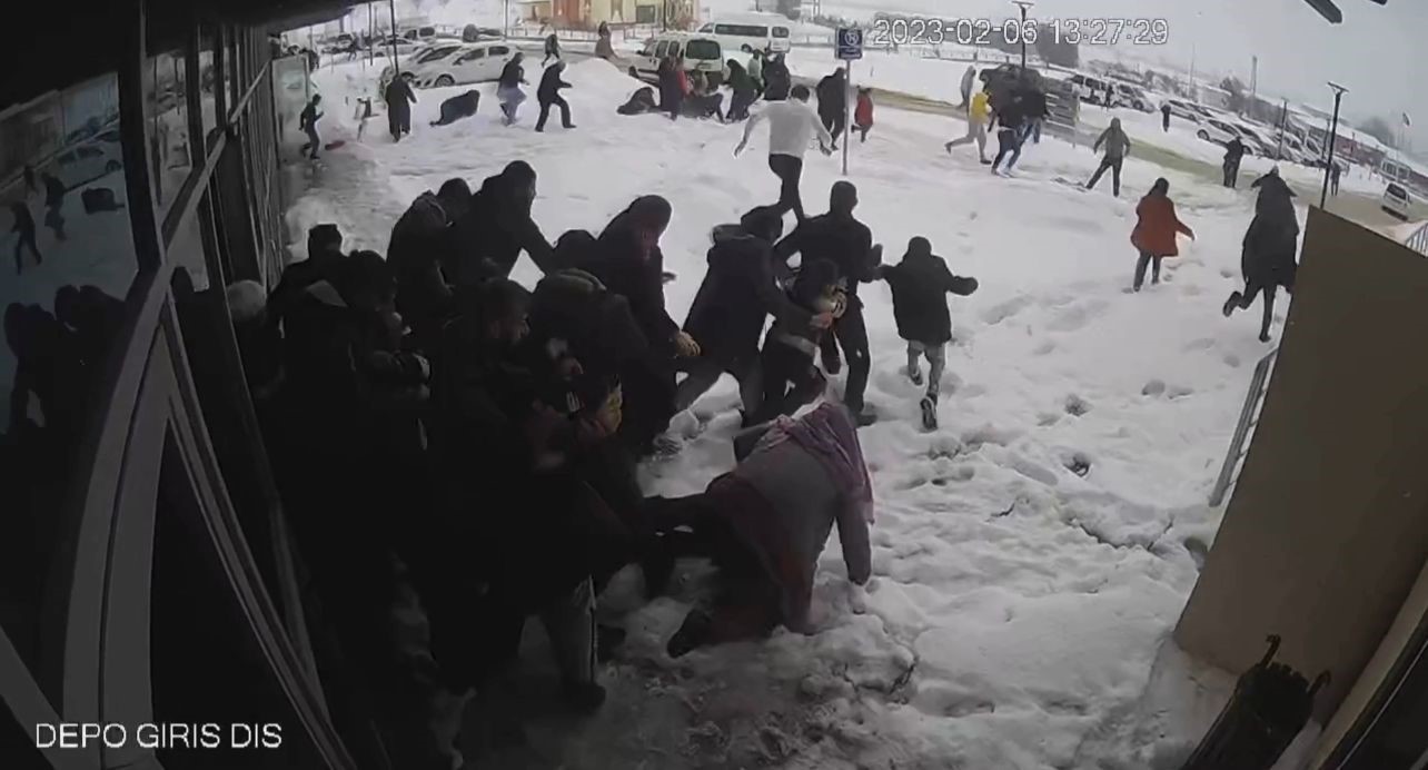 Malatya’da 7,6’lık depremin hastanedeki panik anları kamerada
