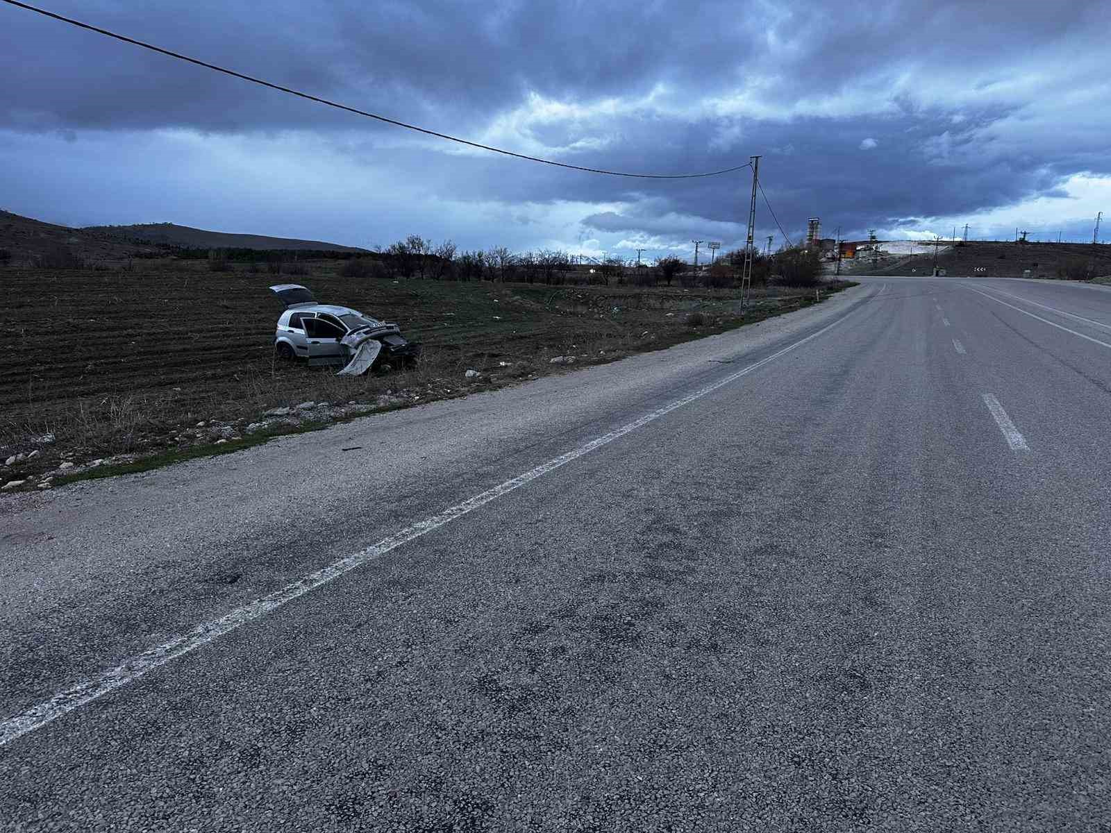 Malatya’da aydınlatma direğine çarpan araç takla attı: 3 yaralı
