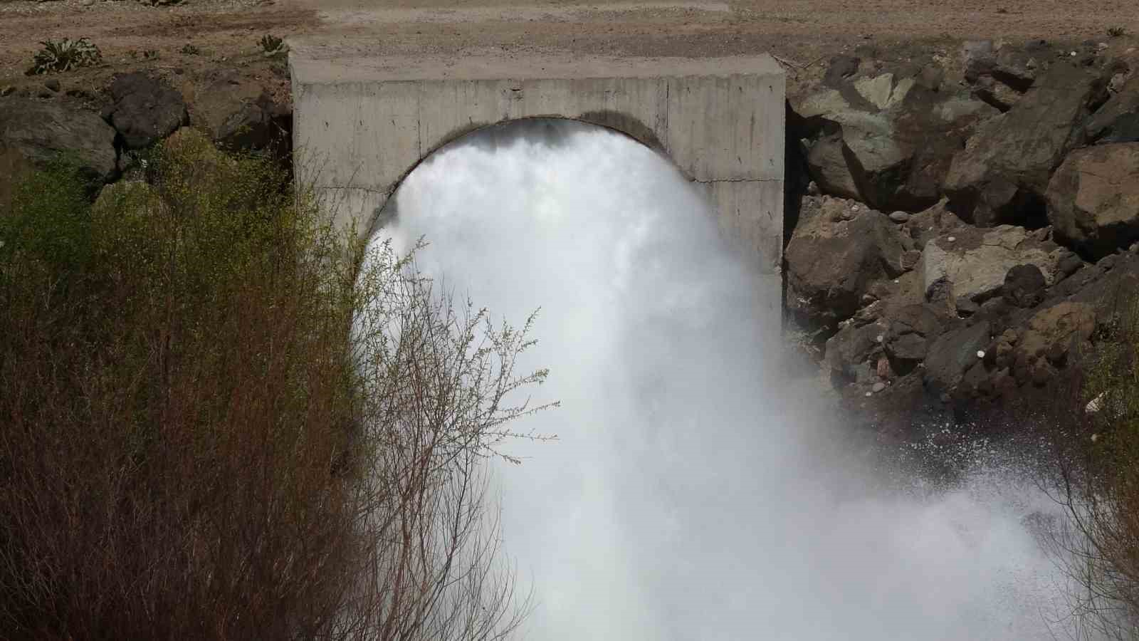 Malatya’da barajlar doldu, kapaklar açıldı
