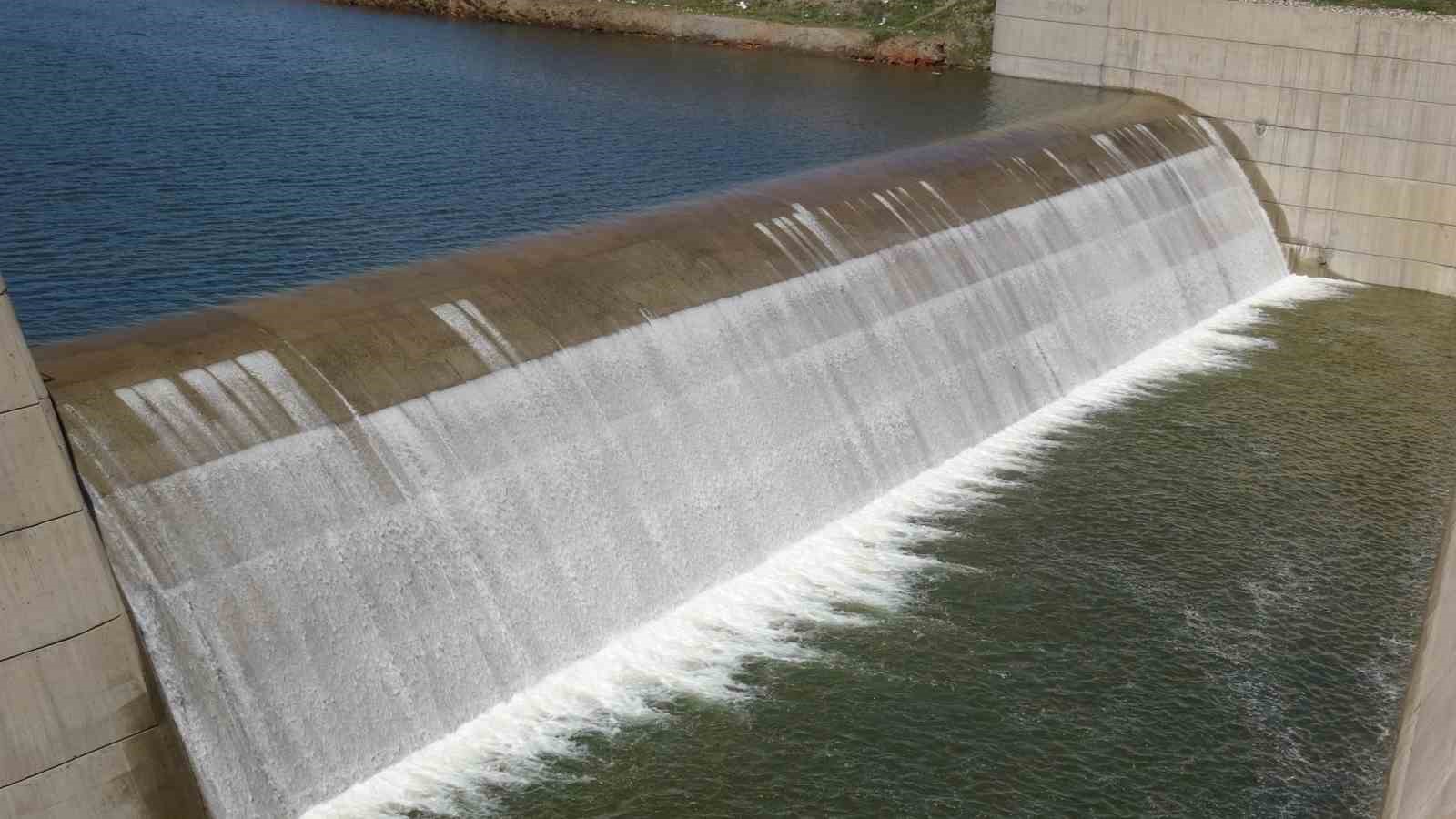 Malatya’da barajlar doldu, kapaklar açıldı
