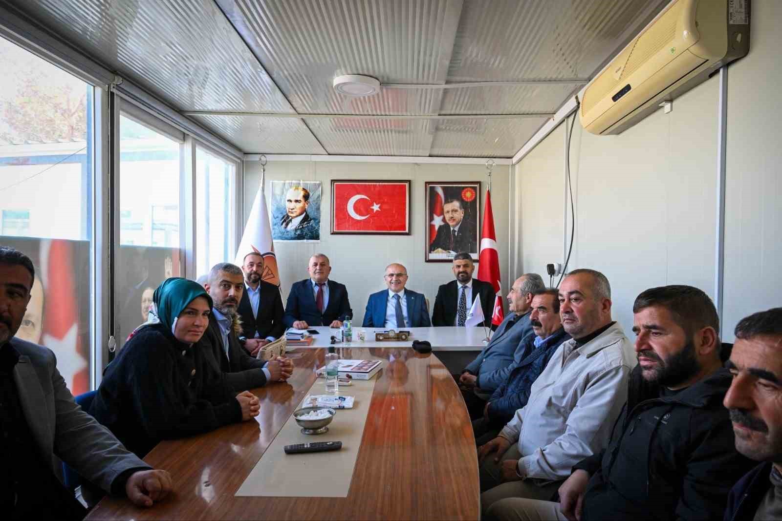 Malatya’da CHP’den istifa eden meclis üyesi AK Parti’ye katıldı
