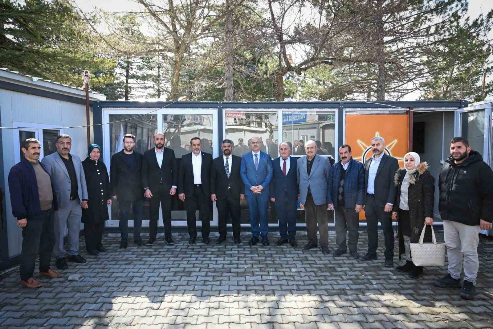 Malatya’da CHP’den istifa eden meclis üyesi AK Parti’ye katıldı
