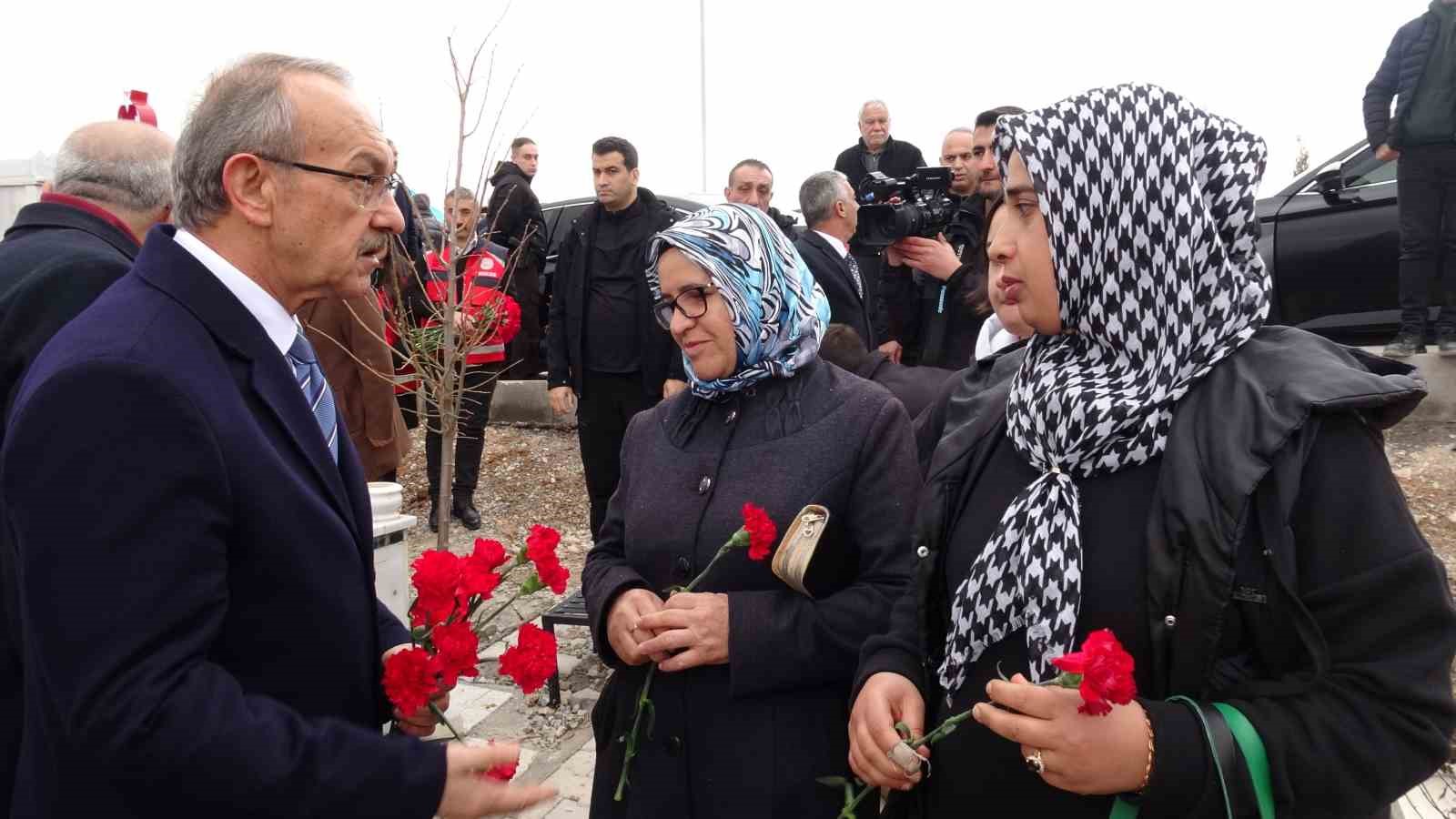 Malatya’da depremde hayatını kaybedenler anıldı
