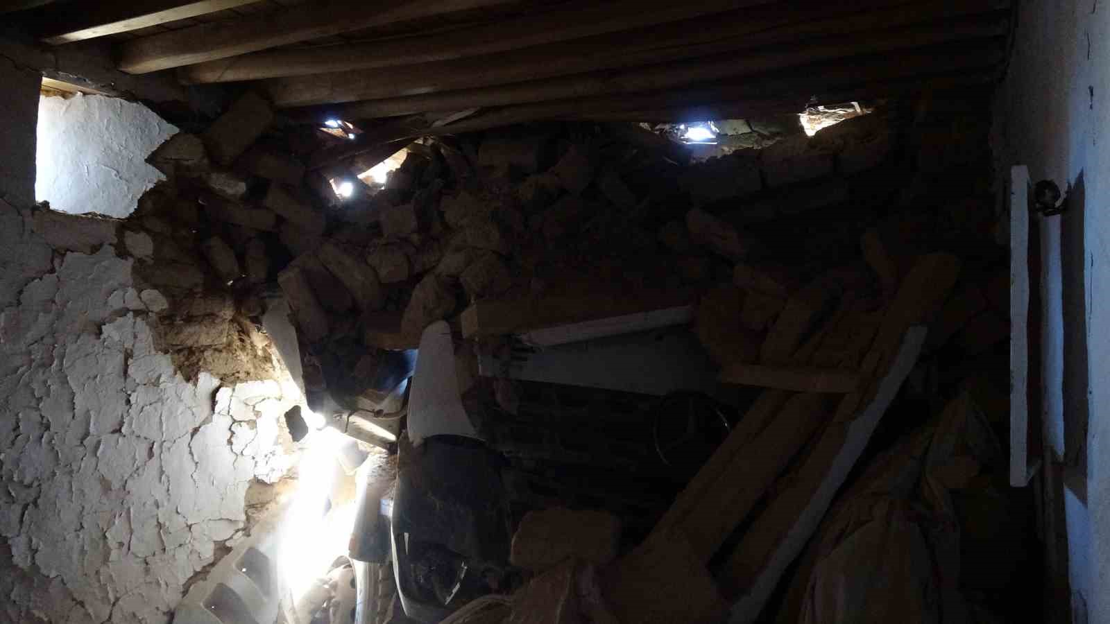 Malatya’da freni boşalan hafriyat kamyonu eve girdi: 1 yaralı
