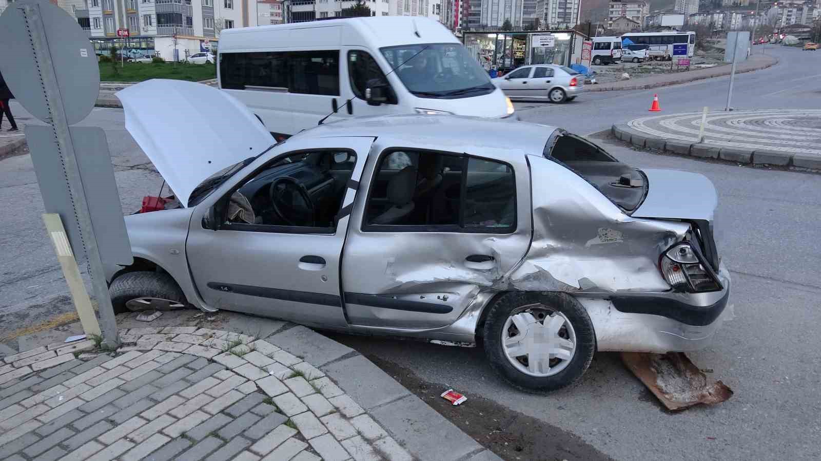 Malatya’da iki araç çarpıştı: 4 yaralı
