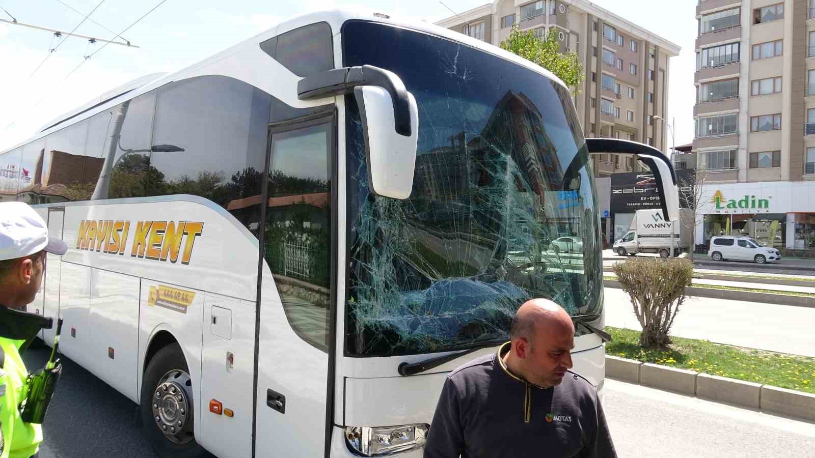 Malatya’da iki otobüs çarpıştı: 2 yaralı
