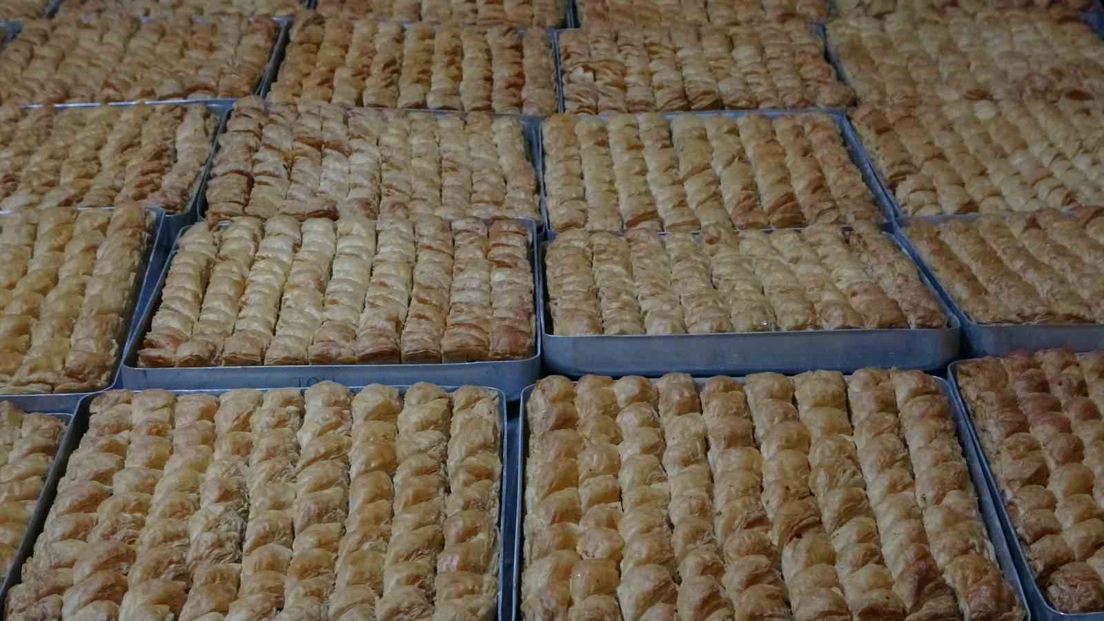 Malatya’da kadın kooperatifinde bayram mesaisi
Malatya’da kadın kooperatifinde bayram mesaisi