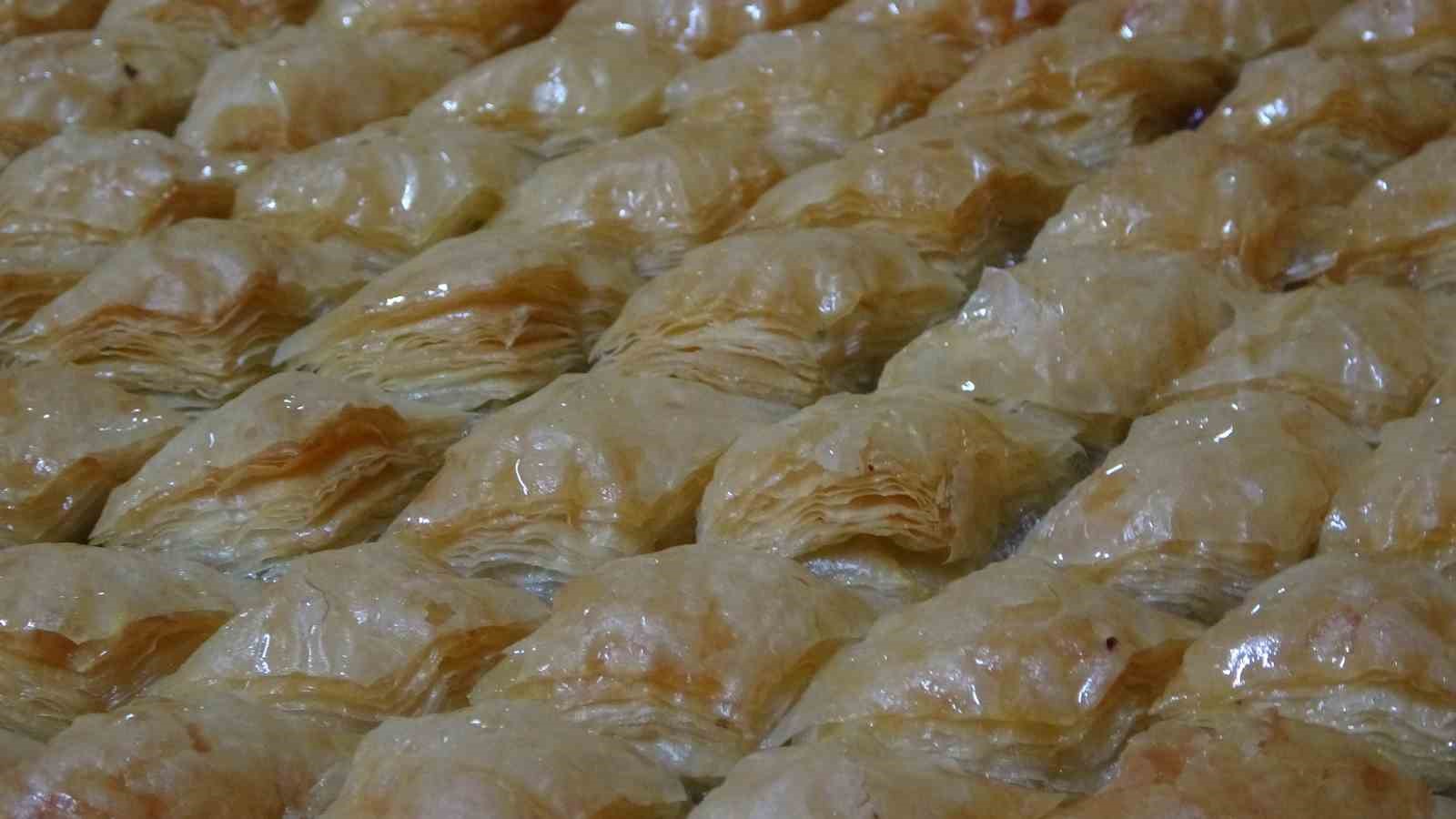 Malatya’da kadın kooperatifinde bayram mesaisi
Malatya’da kadın kooperatifinde bayram mesaisi