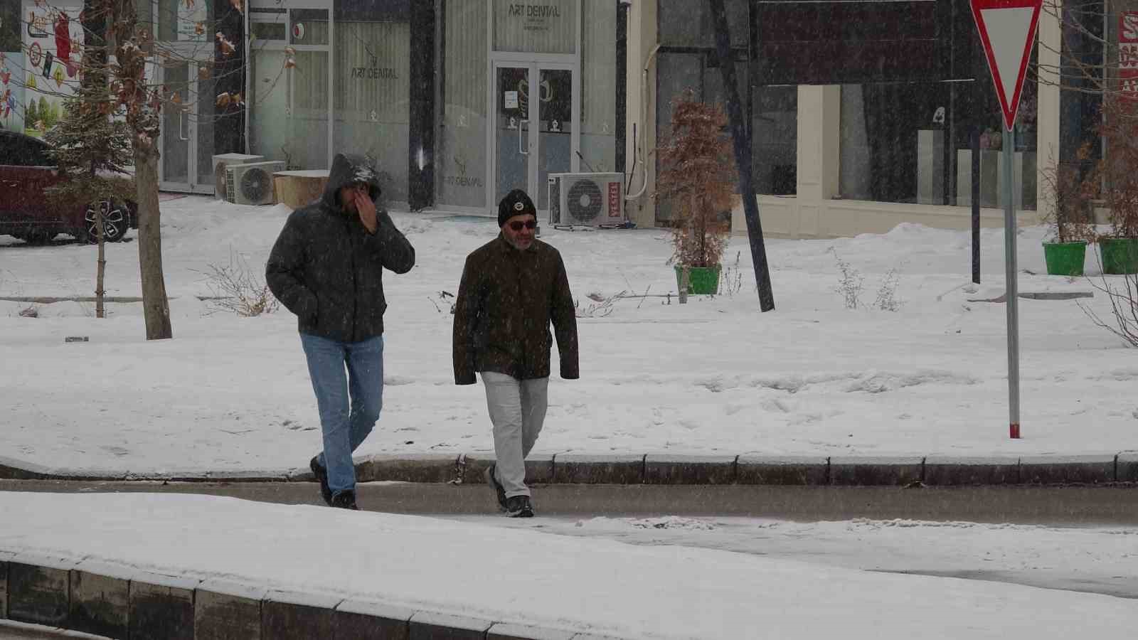 Malatya’da kar ve sis etkili oluyor
