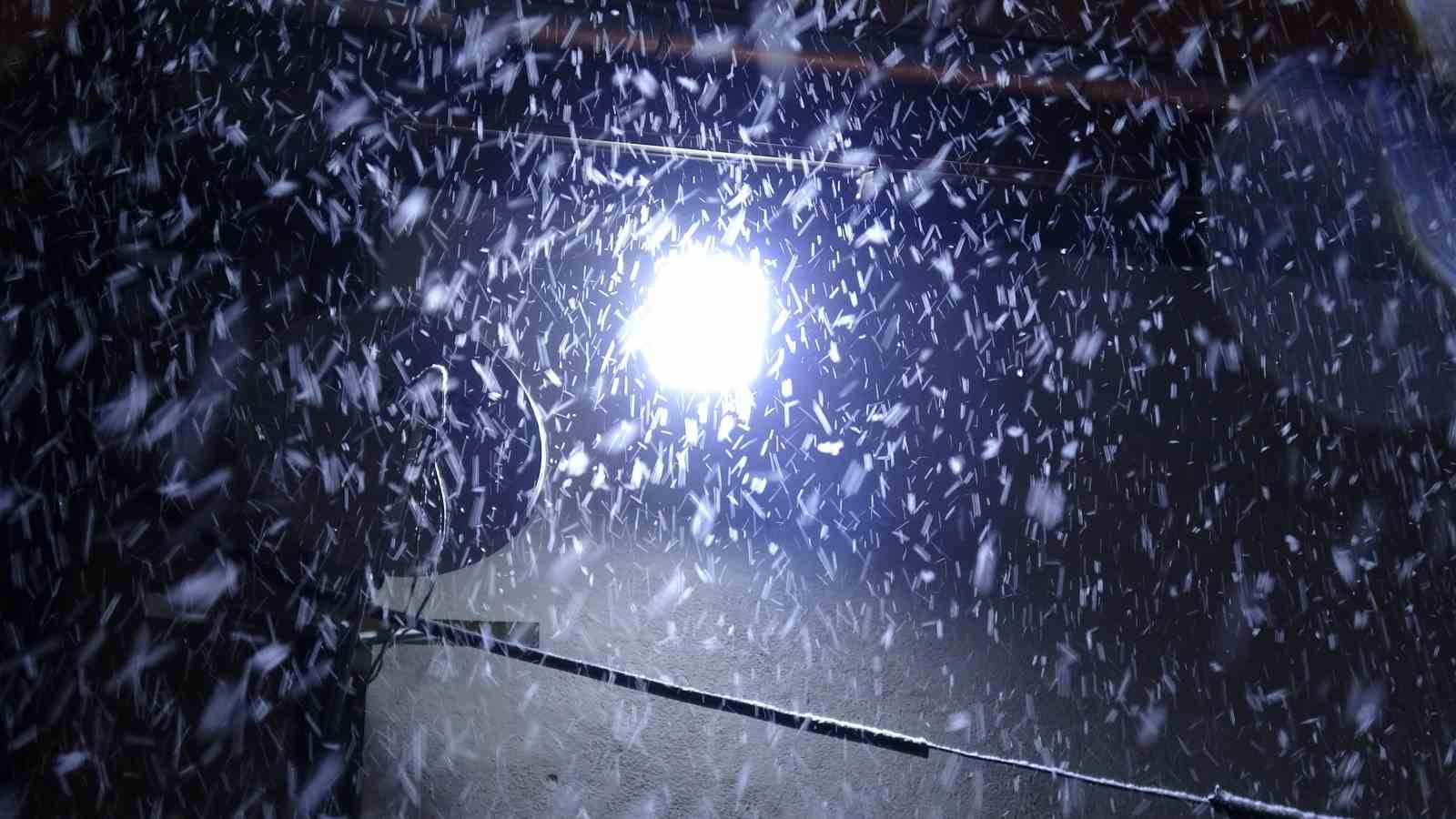 Malatya’da kar yağışı ulaşımda aksamalara yol açtı
