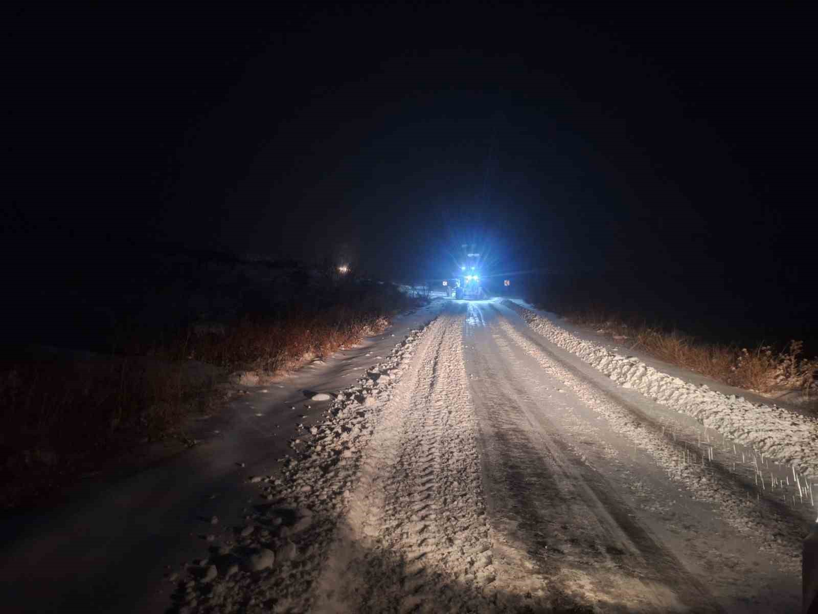 Malatya’da kardan kapanan yollar açılıyor
