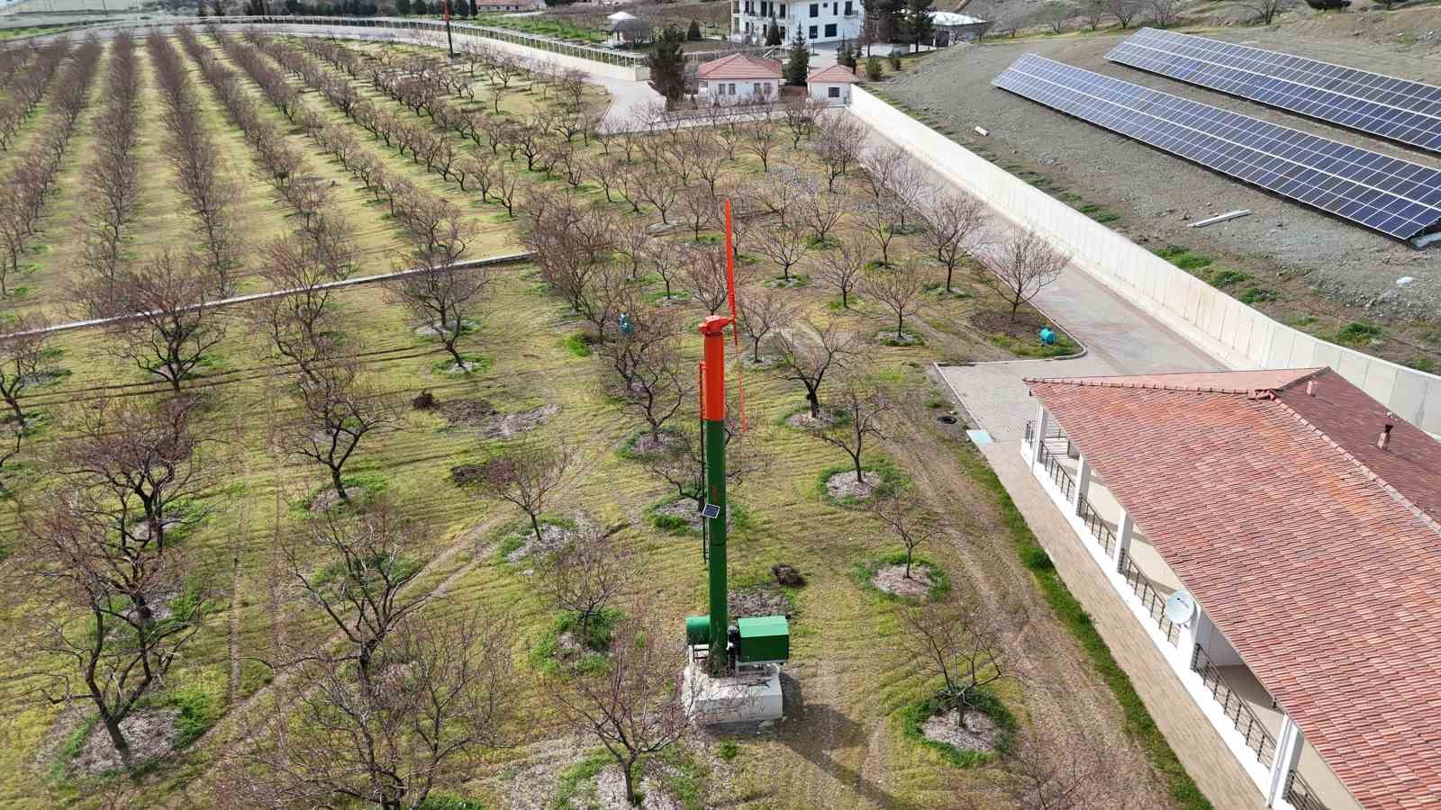 Malatya’da kayısı üreticileri zirai dona karşı önlem alıyor
