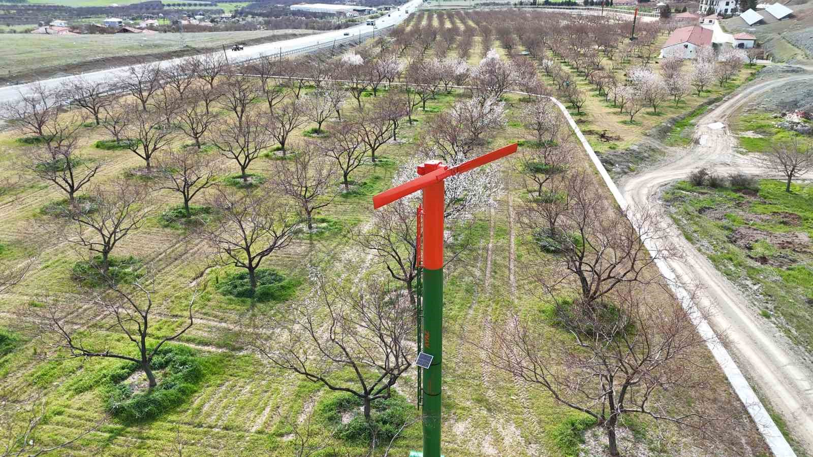 Malatya’da kayısı üreticileri zirai dona karşı önlem alıyor
