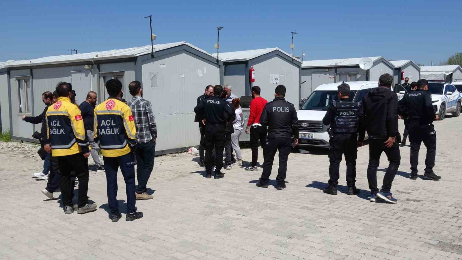 Malatya’da kendini konteynere kilitleyen genç polisi alarma geçirdi
