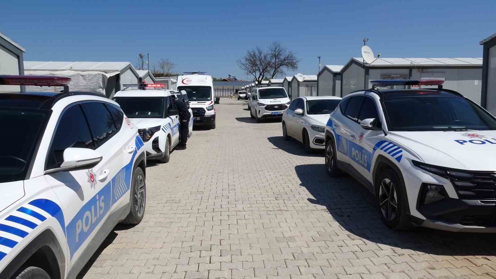 Malatya’da kendini konteynere kilitleyen genç polisi alarma geçirdi
