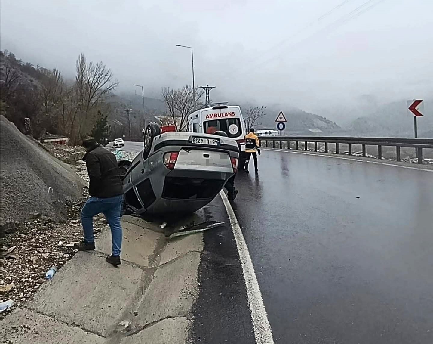 Malatya’da kontrolden çıkan araç devrildi: 5 yaralı
