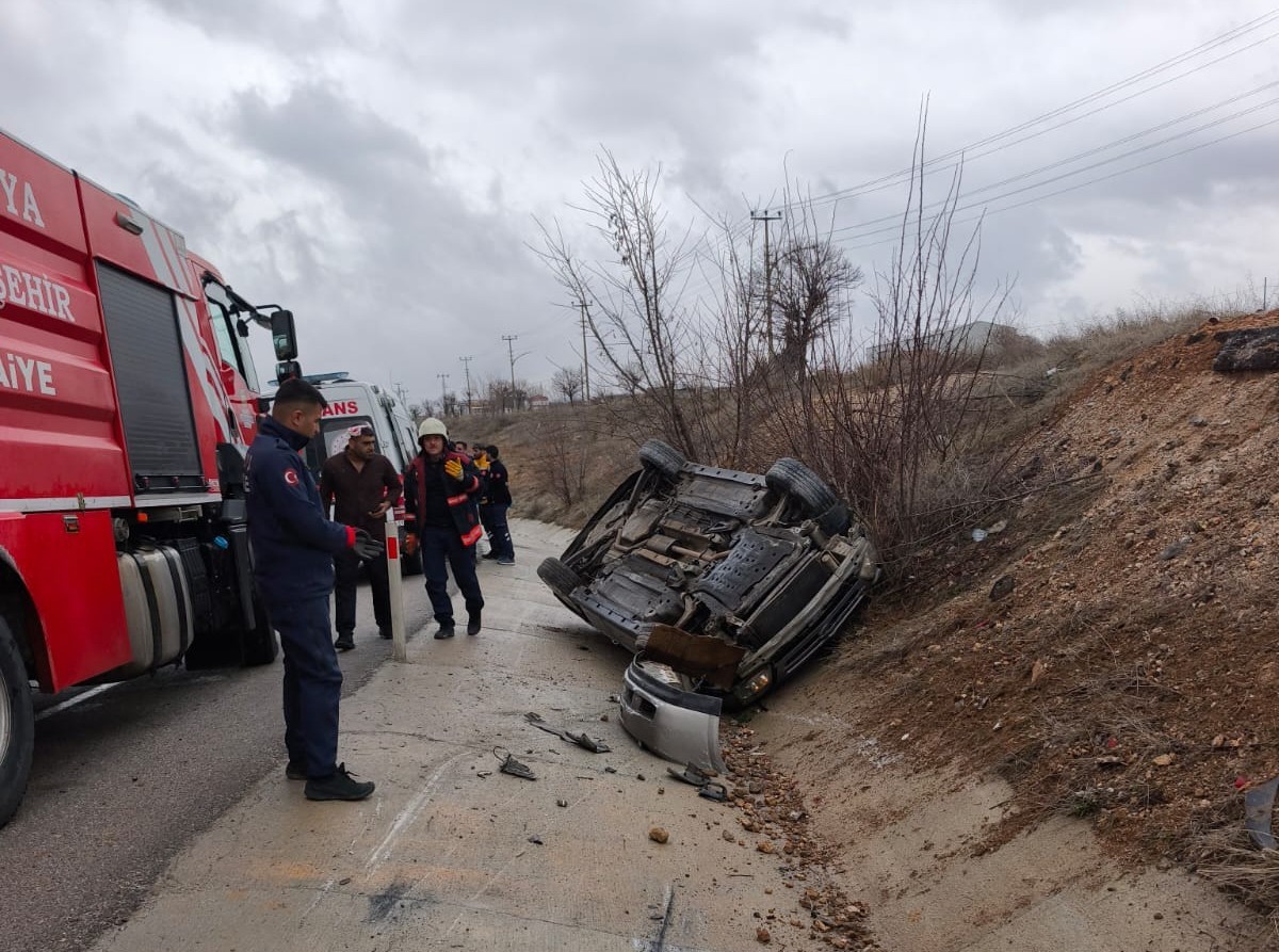 Malatya’da kontrolden çıkan araç takla atıp ters döndü: 6 yaralı
