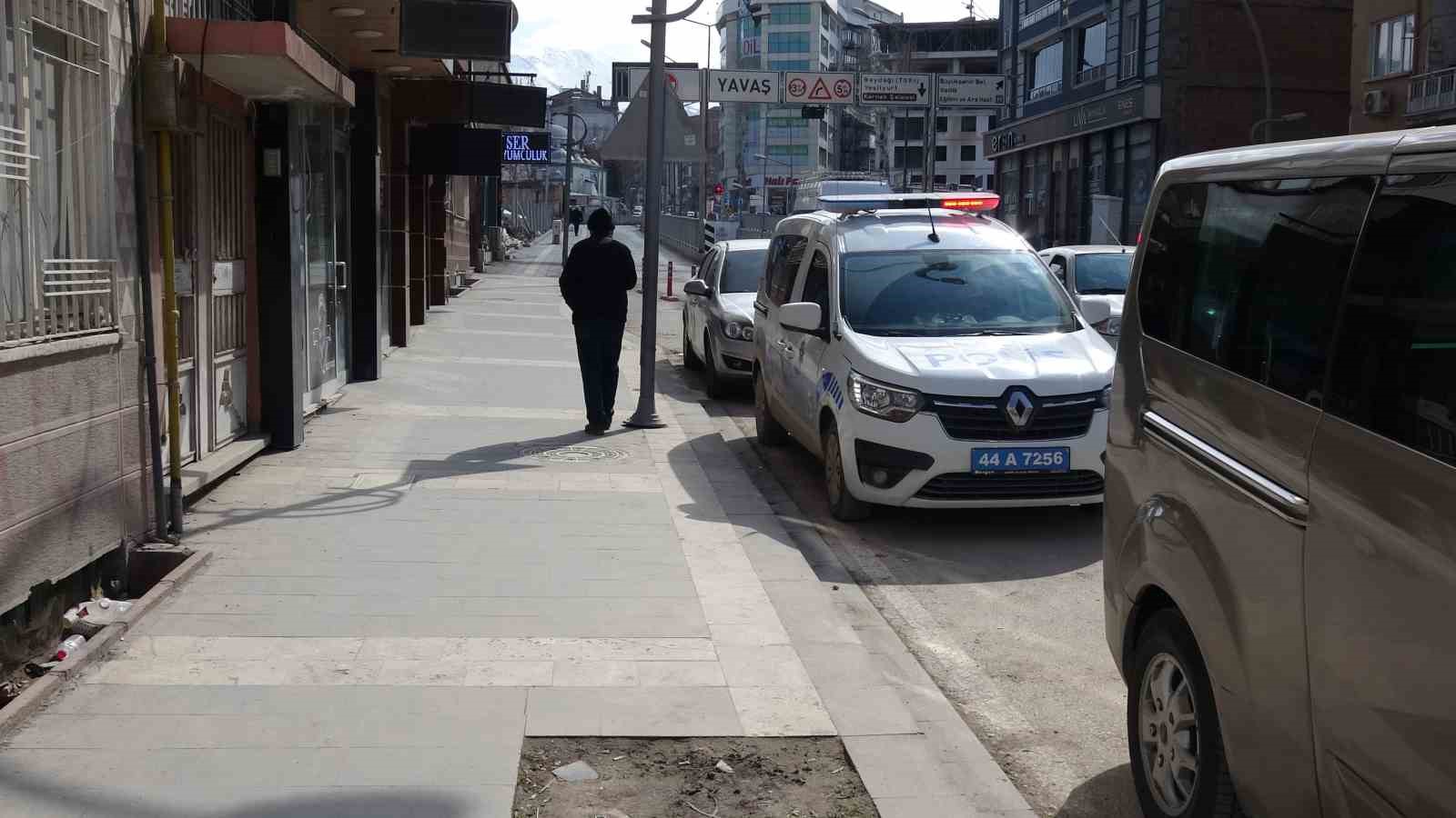 Malatya’da kuyumcu soygunu girişimi kamerada
