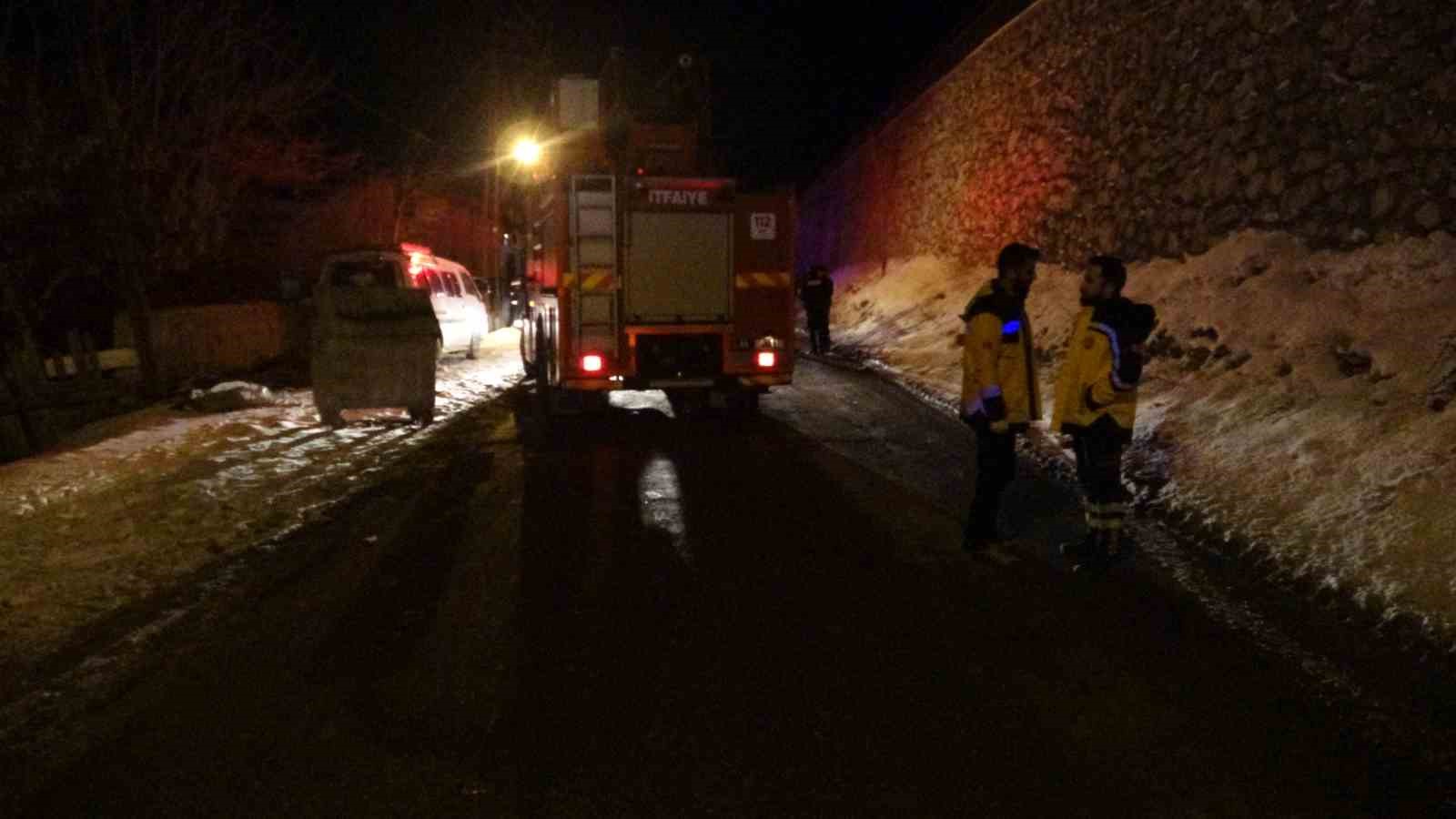 Malatya’da müstakil evde yangın: Mahsur kalan kadın kurtarıldı
