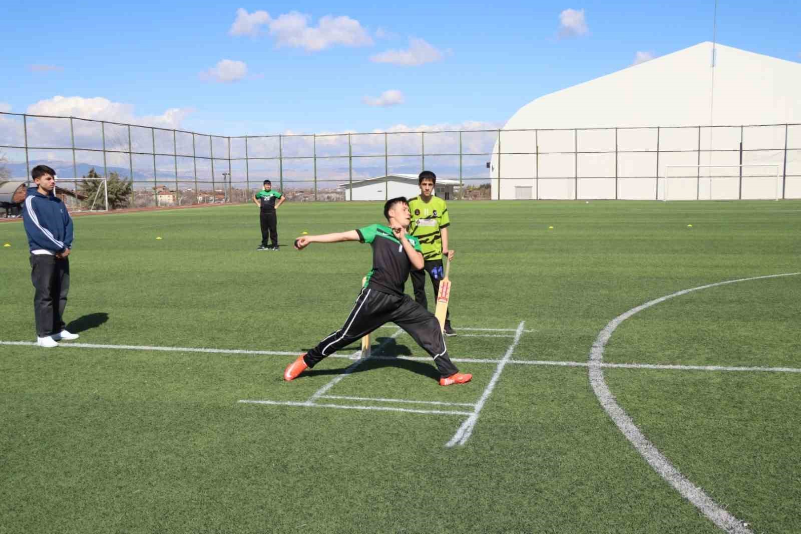 Malatya’da okul sporları yıldızlar kriket grup müsabakaları başladı
