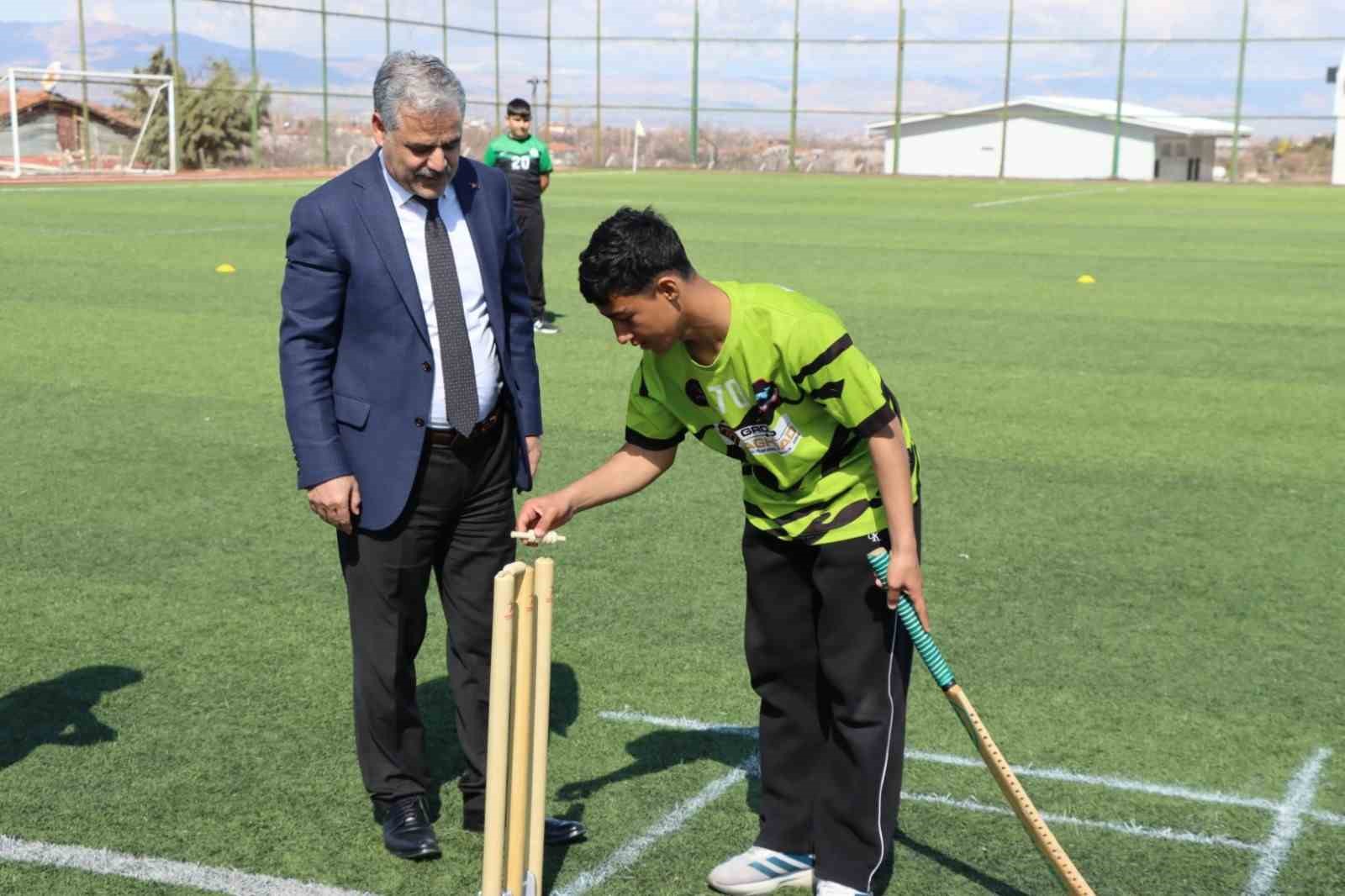 Malatya’da okul sporları yıldızlar kriket grup müsabakaları başladı
